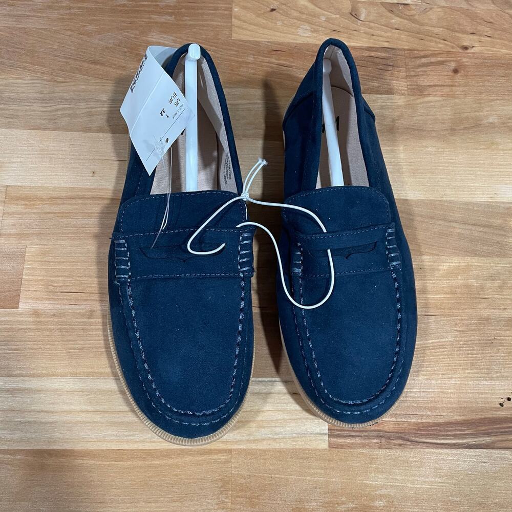 H&M Navy kid faux suede dress shoes. NWT from
Loafers comfy academia